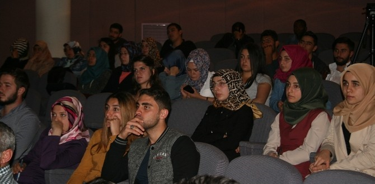 Fotoğraf Sanatçısıdursun Çiçek, Öz Çekim Furyasını Eleştirdi