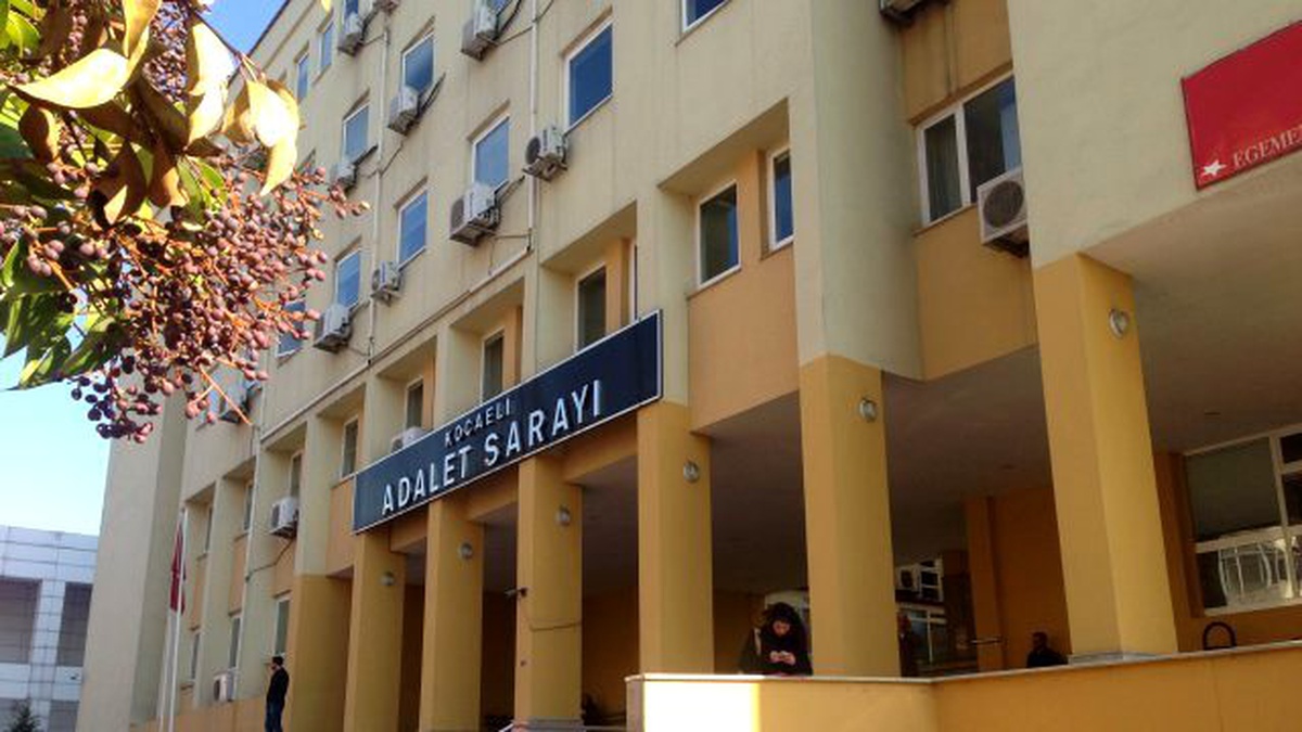 Görüntülü Haber) Kocaeli\'de Fetö Şüphelisi 3 Polis ve 1 Öğretmen Adliyeye Sevk Edildi