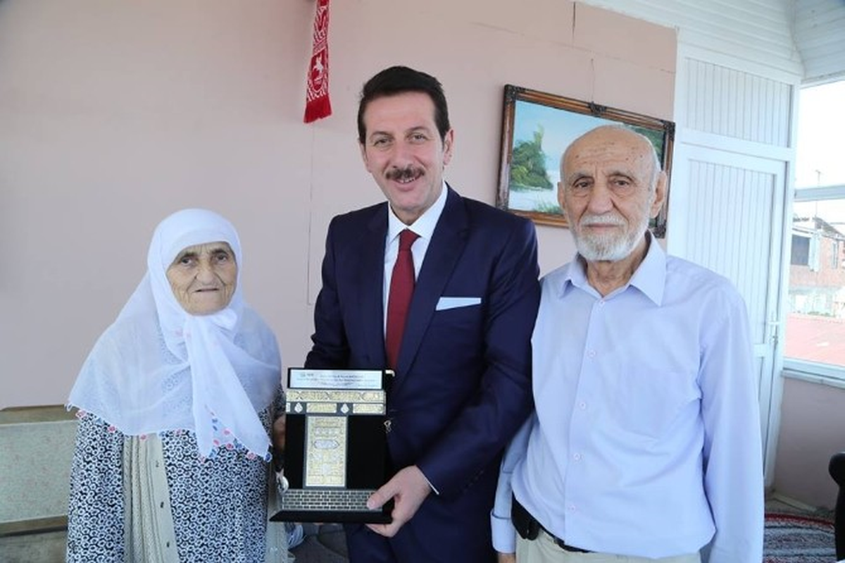 Hacılardan Başkan Tok\'a Camii ve Külliye İçin Teşekkür