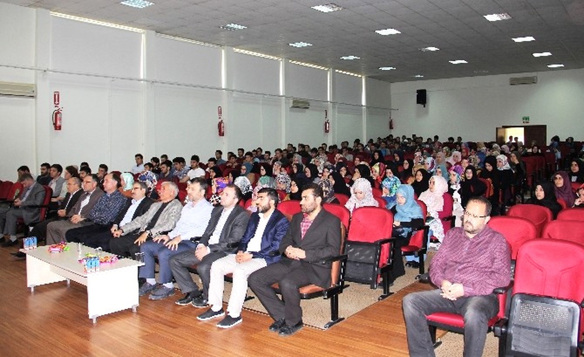 İlahiyat Fakültesinde Yeni Öğrenciler Bilgilendirildi