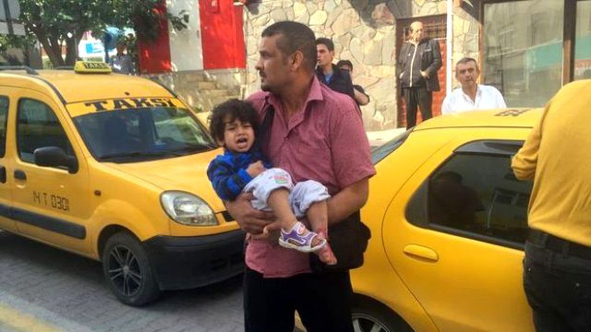 Iraklı Baba, Otomobil Çarpan Çocuğu İçin Panik Yaptı