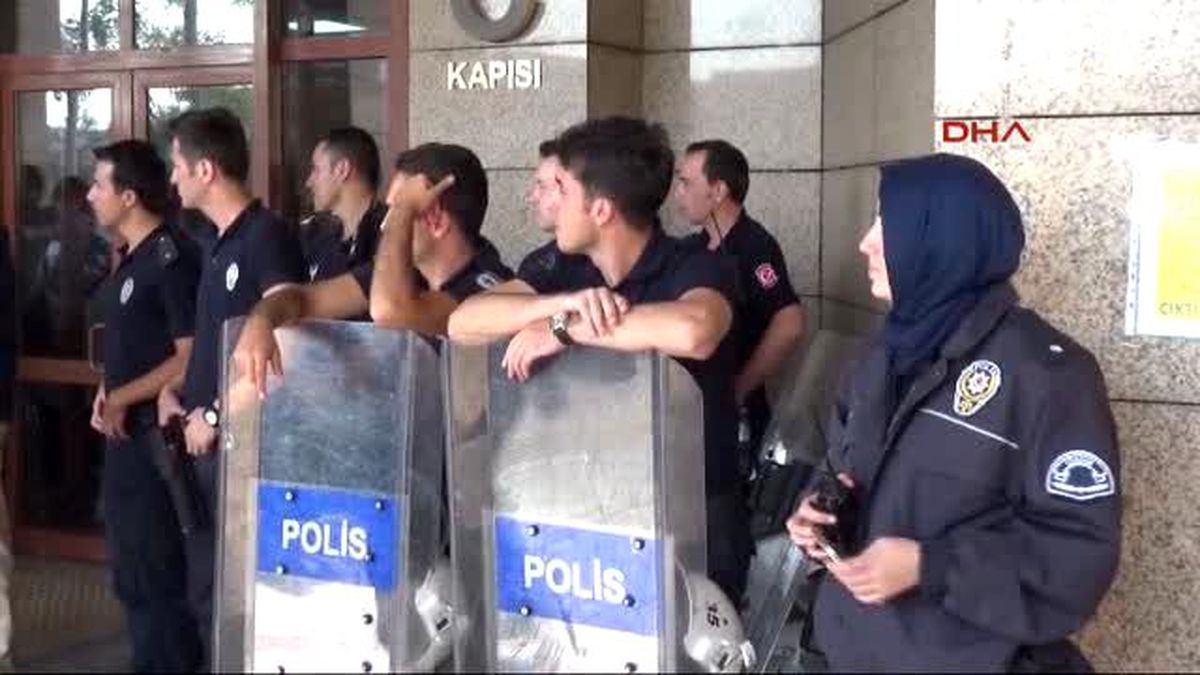 İzmir Başörtülü Kadın Komiser