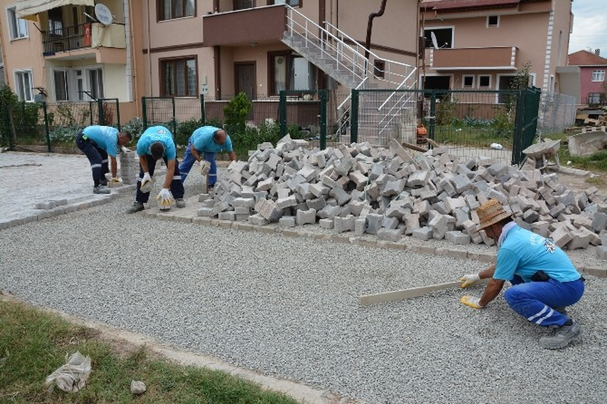 Kartepe\'de Parke Yol Çalışmaları Sürüyor