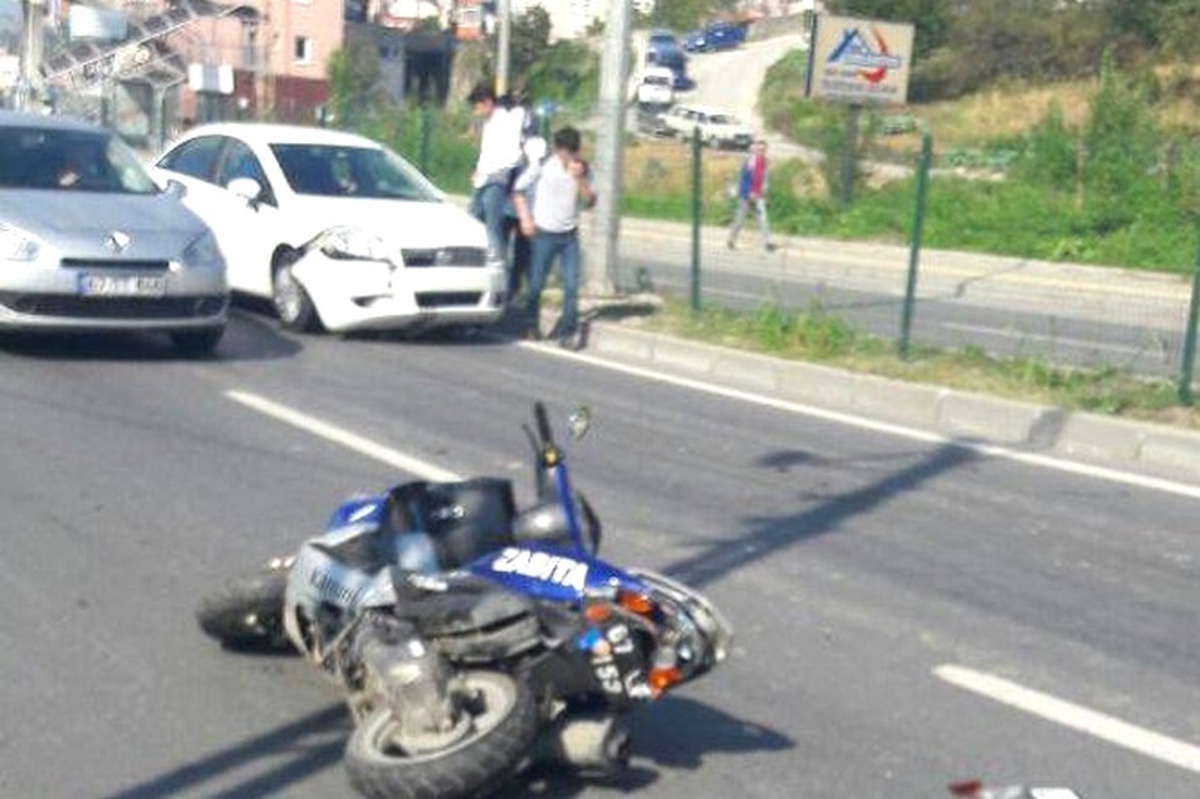 Motosikletli Zabıtalar Kazada Yaralandı