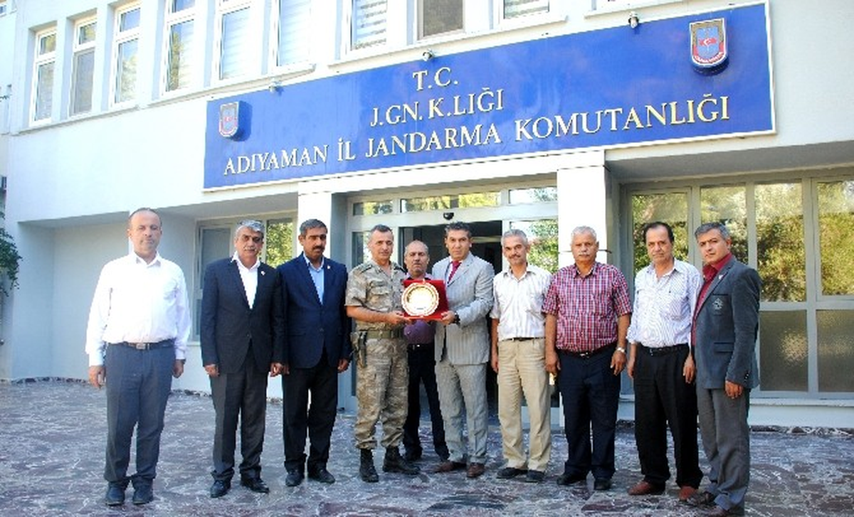 Muhtarlardan Komutan\'a 15 Temmuz Plaketi