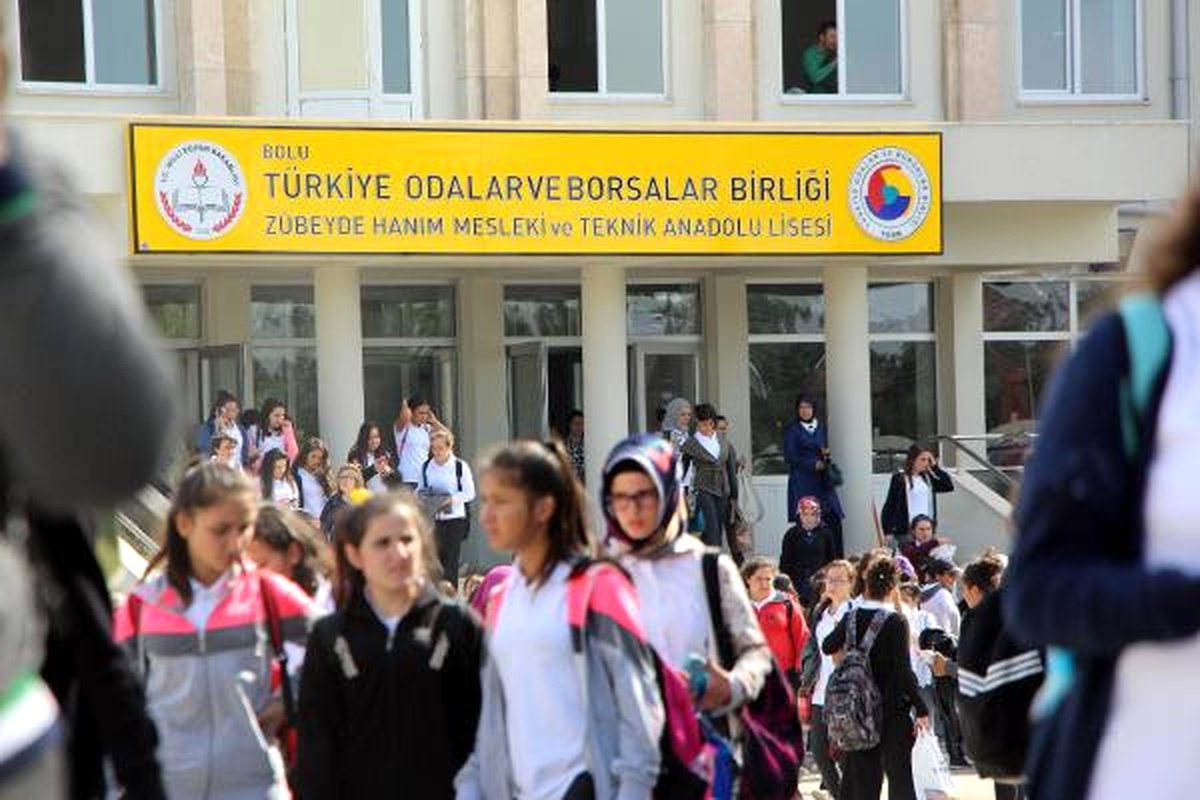 Okulda Tıkanan Kanalizasyona Tuz Ruhu Döküldü, 25 Öğrenci Zehirlendi