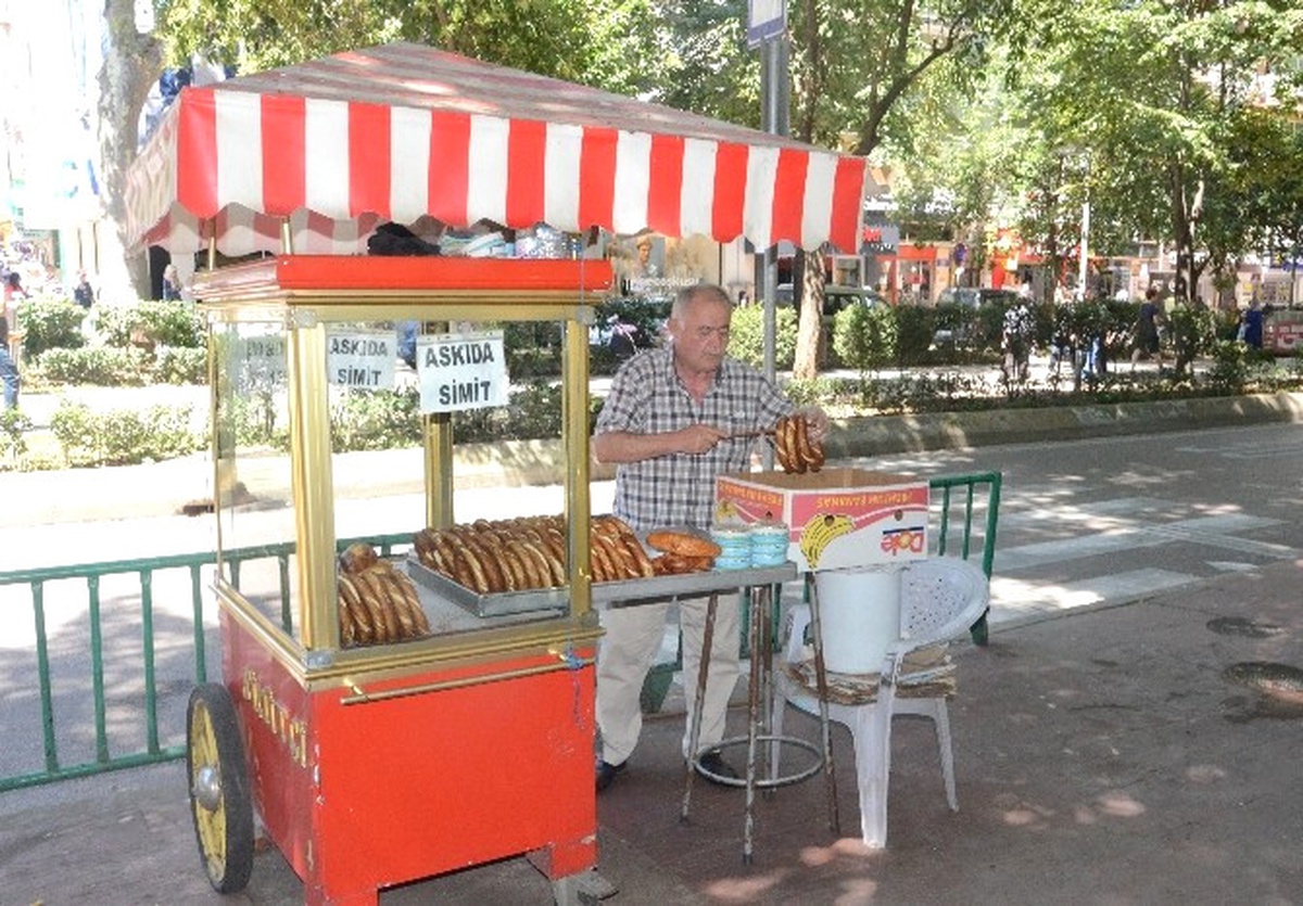 Yüzlerce Yıllık Osmanlı Geleneği Simit Tezgahlarında Hayat Buluyor