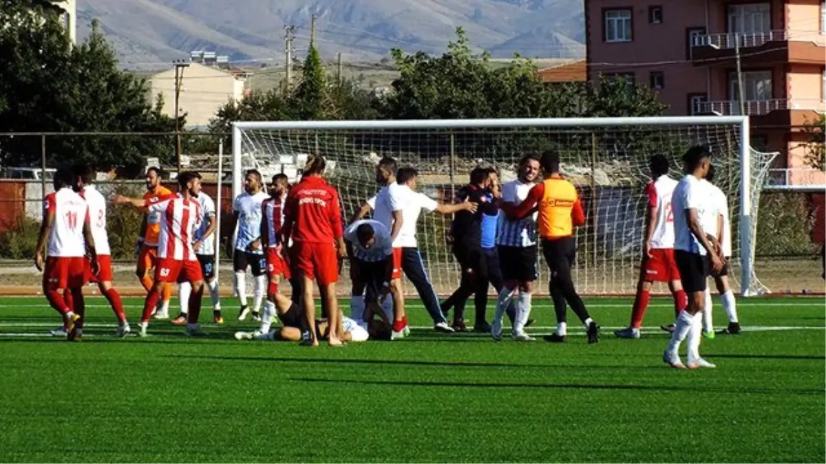 Rakip Son Dakikada Gol Atınca Ortalık Savaş Alanına Döndü