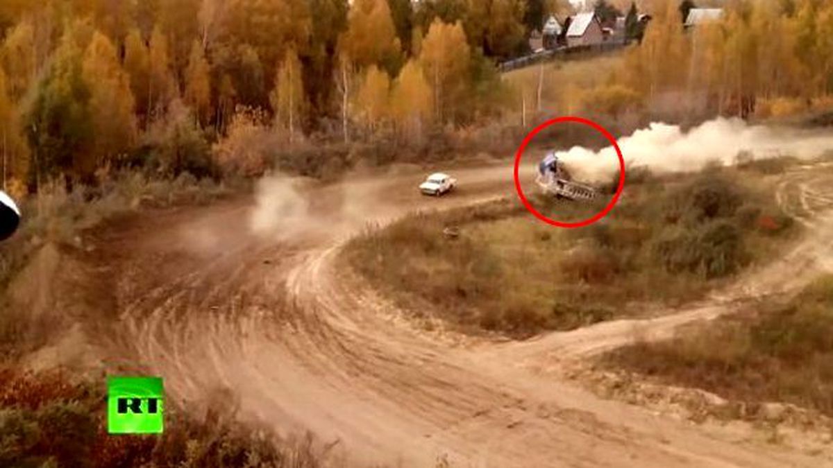 Ralli Aracı Pistten Çıkarak Hakem Kulesine Uçtu