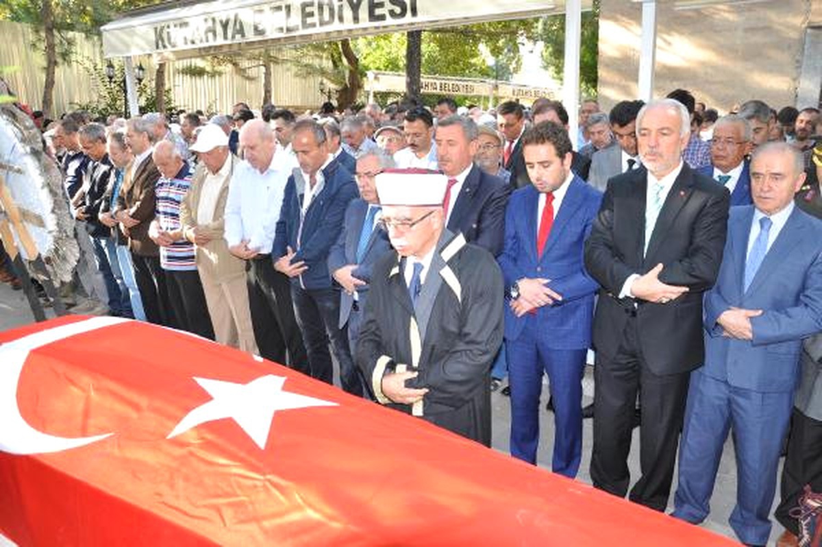 Ressam Ahmet Yakupoğlu Kütahya\'da Toprağa Verildi