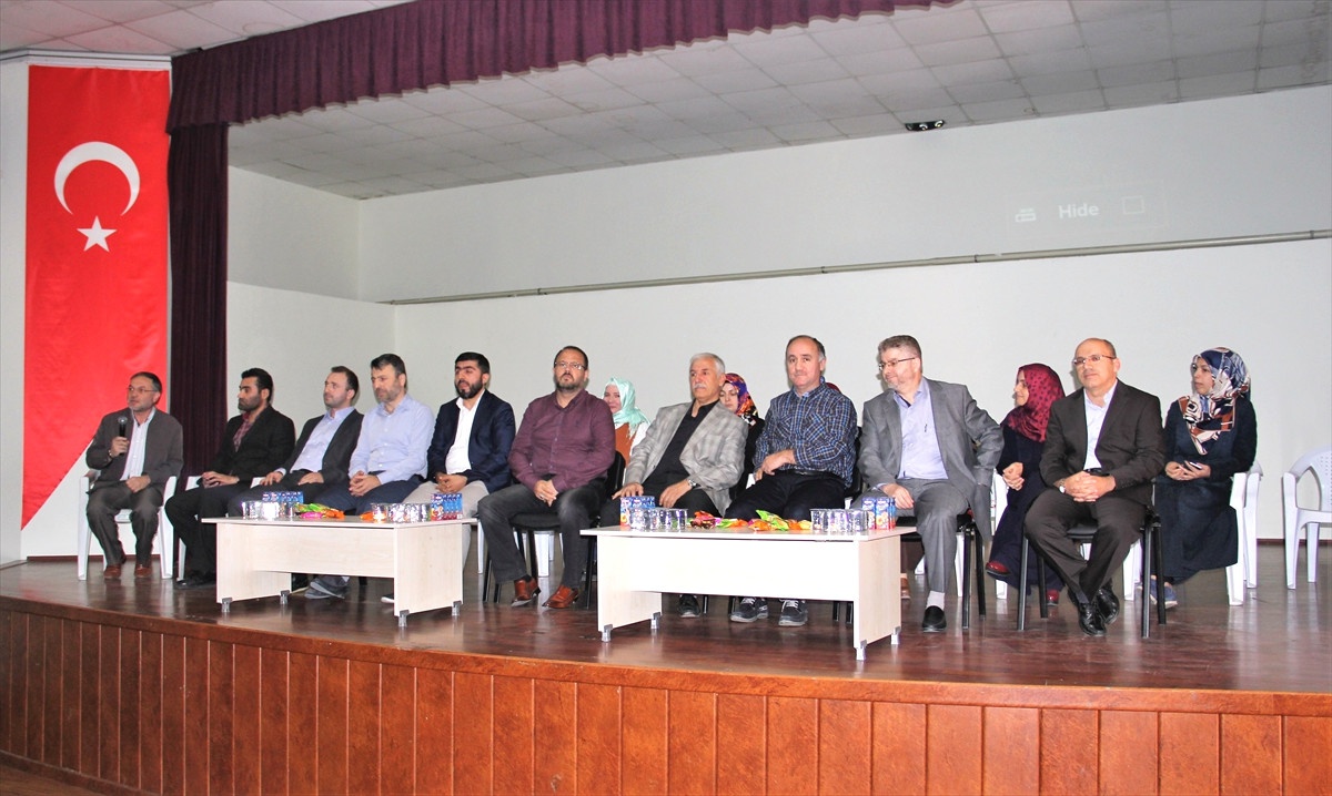 Saü İlahiyat Fakültesi\'nde Tanışma ve Bilgilendirme Toplantısı