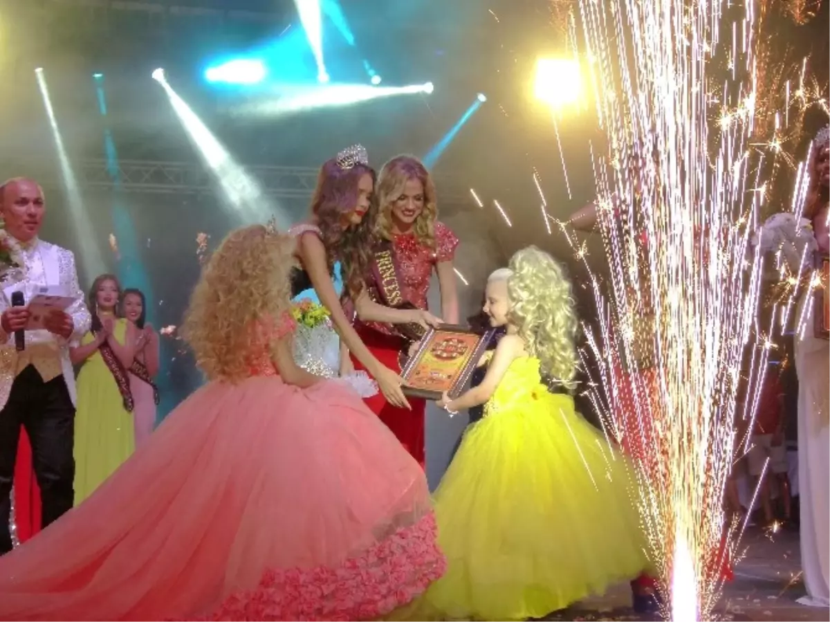 Sibirya Güzeli Birinci Seçildi