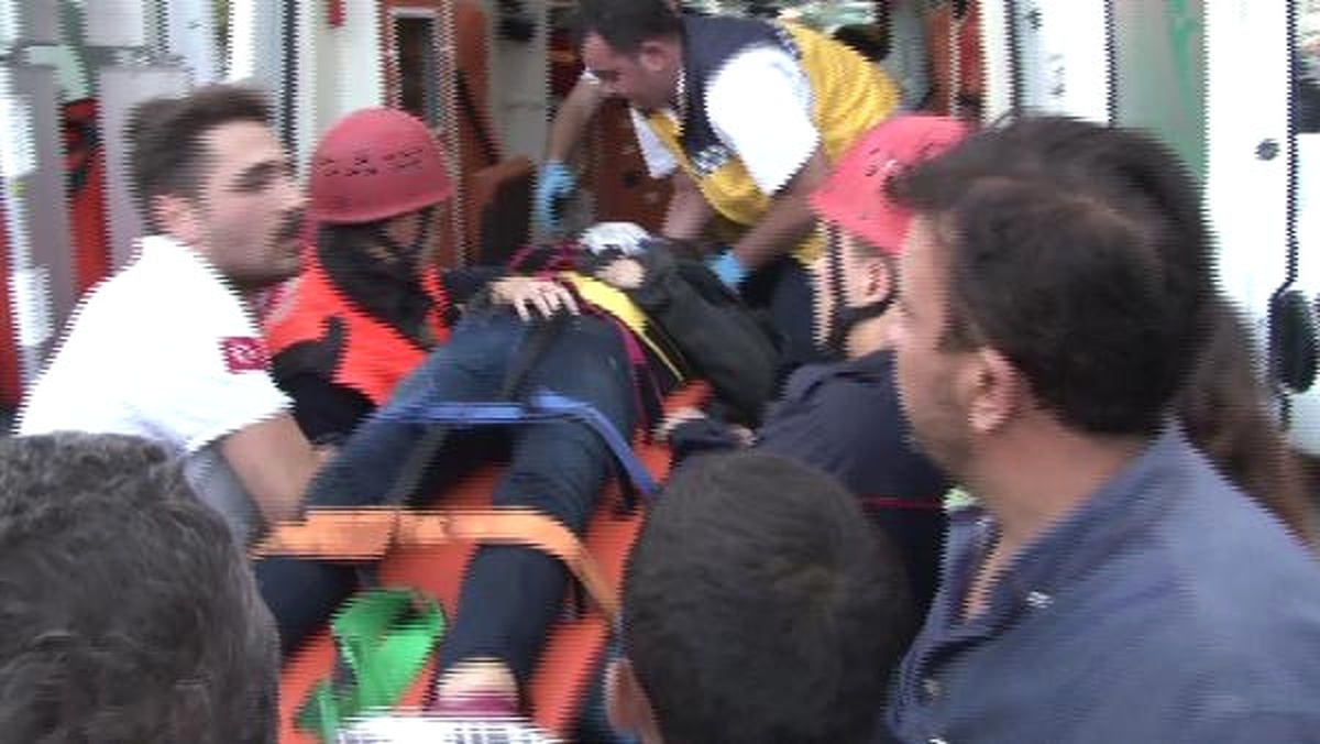 Şişhane Metro İstasyonunda Metro Seferlerini Durmasına Neden Olan Yaralı Çıkarıldı