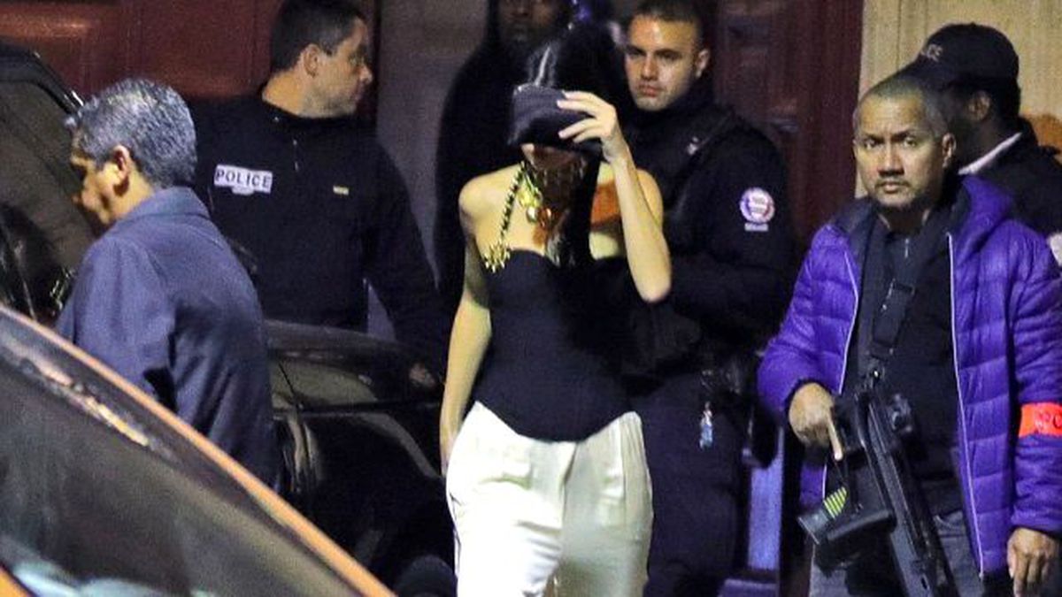 Soyguncu, Kim Kardashian'ı Banyoya Kilitlemiş