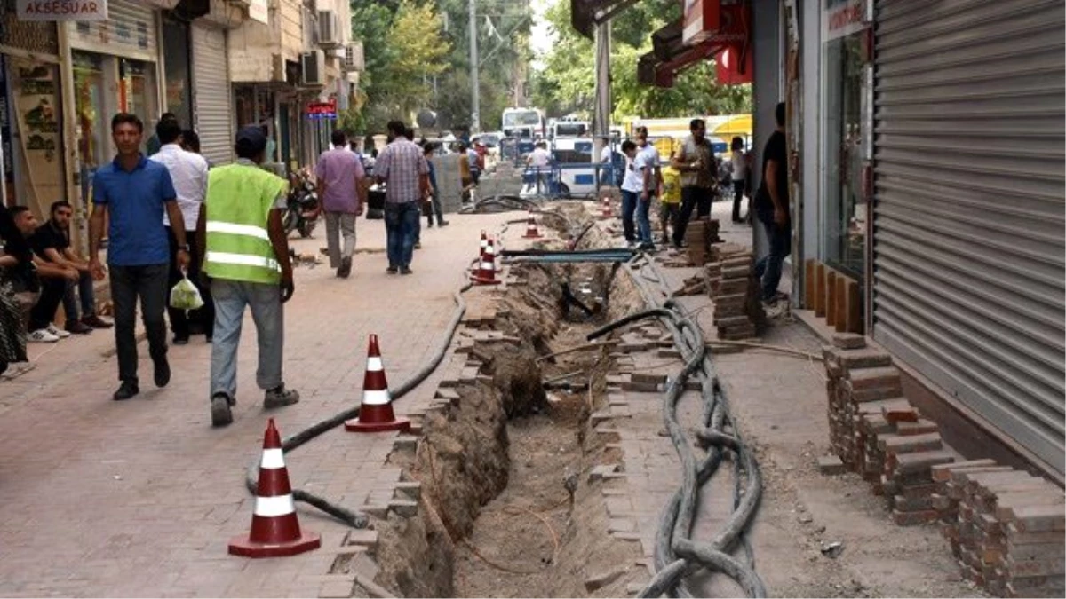 Suşehri\'nde Elektrik Hatları Yer Altına Alınıyor