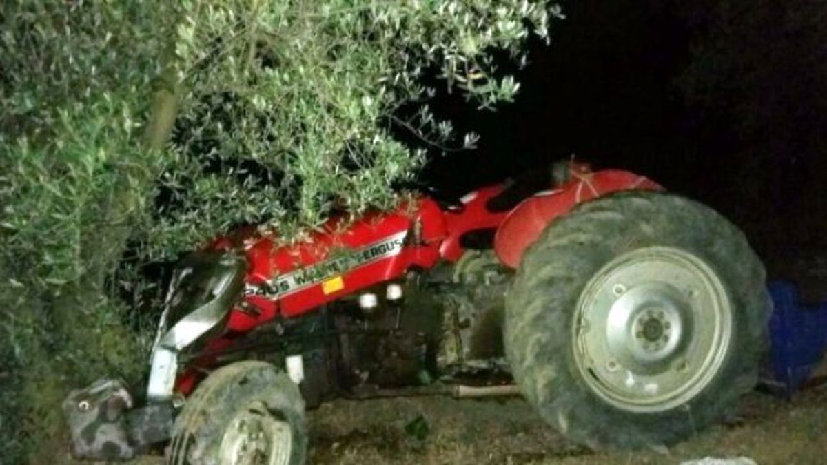 Traktörün Altında Kalan Çiftçi Hayatını Kaybetti