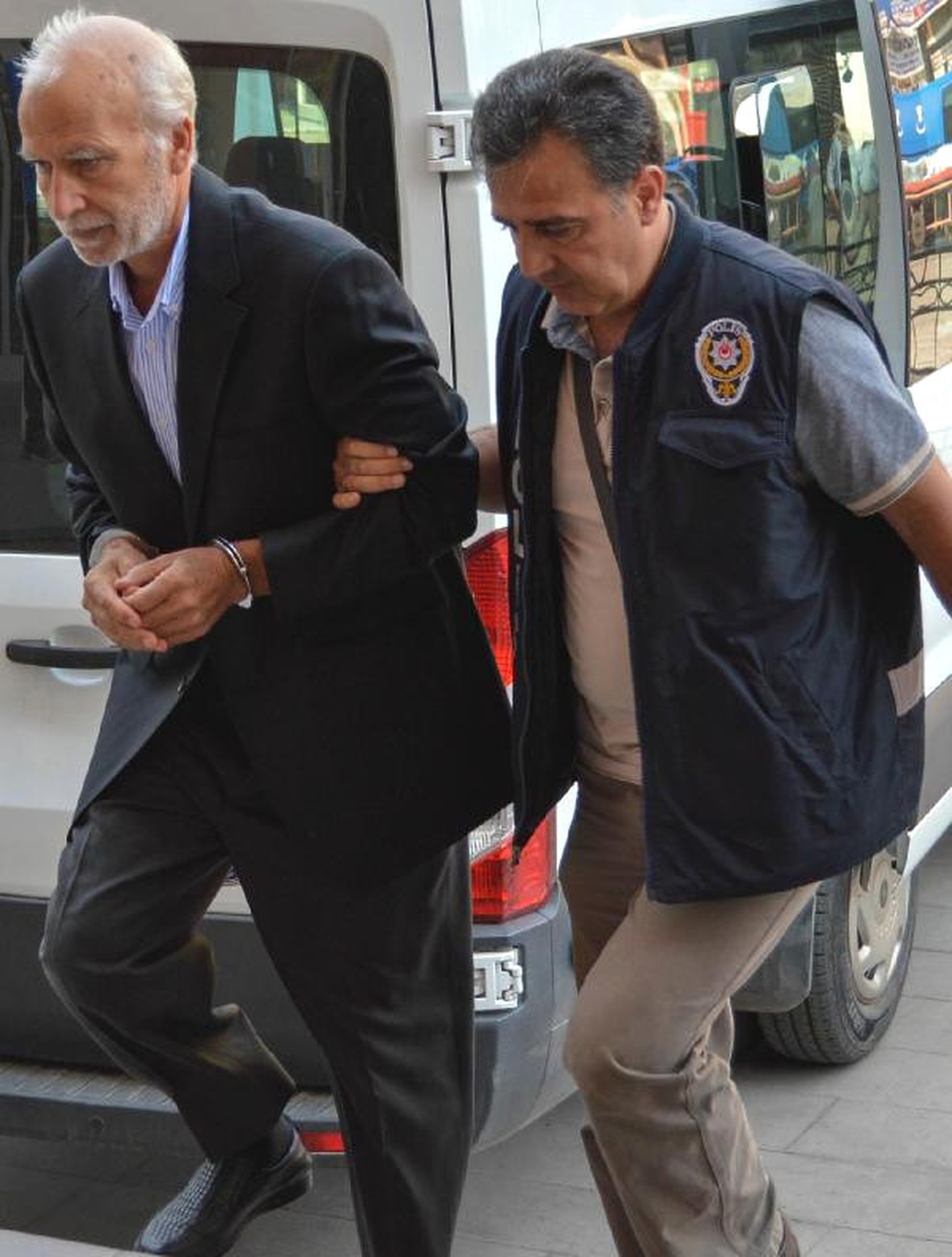 Turgutlu\'da Fetö Soruşturmasında 2 Tutuklama