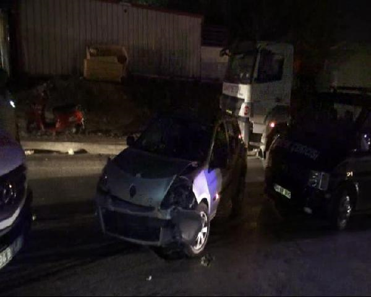 İstanbul\'da Kaza Sonrası Bıçaklı Kavga Çıktı
