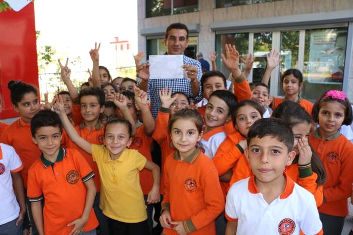 Adıyaman\'da Öğrencilerden Şehit ve Gazi Yakınlarına Bağış