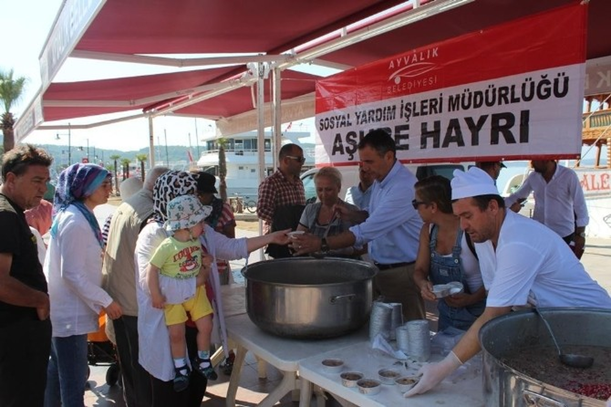 Ayvalık Belediyesi\'nden Muharrem Ayı Nedeniyle, Geleneksel Aşure İkramı