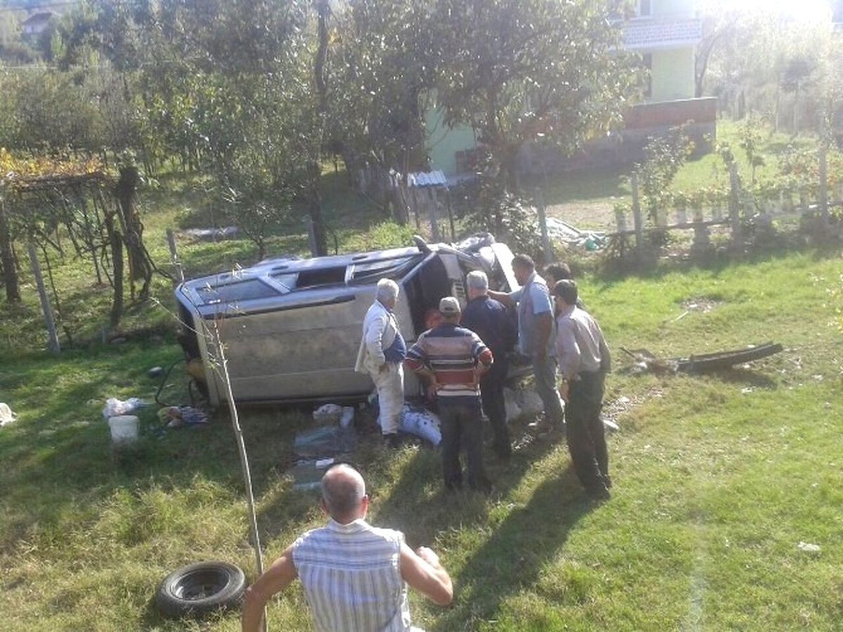 Bartın\'da Otomobil Şarampole Uçtu: 1 Yaralı
