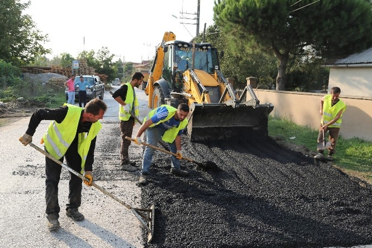 Başiskele\'de Asfaltlama Çalışmaları Sürüyor