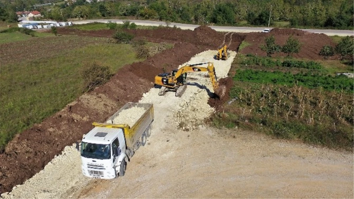 Başiskele\'de Yol Açma ve Genişletme Çalışmaları Sürüyor