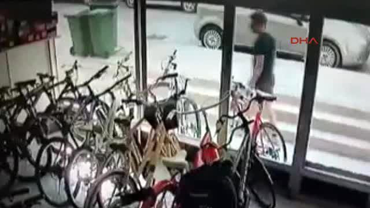 Bisiklet Hırsızı Güvenlik Kamerasına Yakalandı