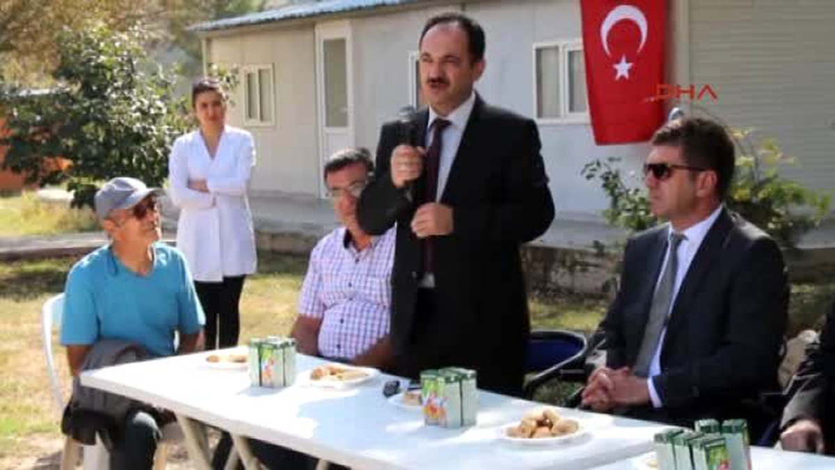 Burdur Anaokulu Öğrencileri Hayvanları Besledi