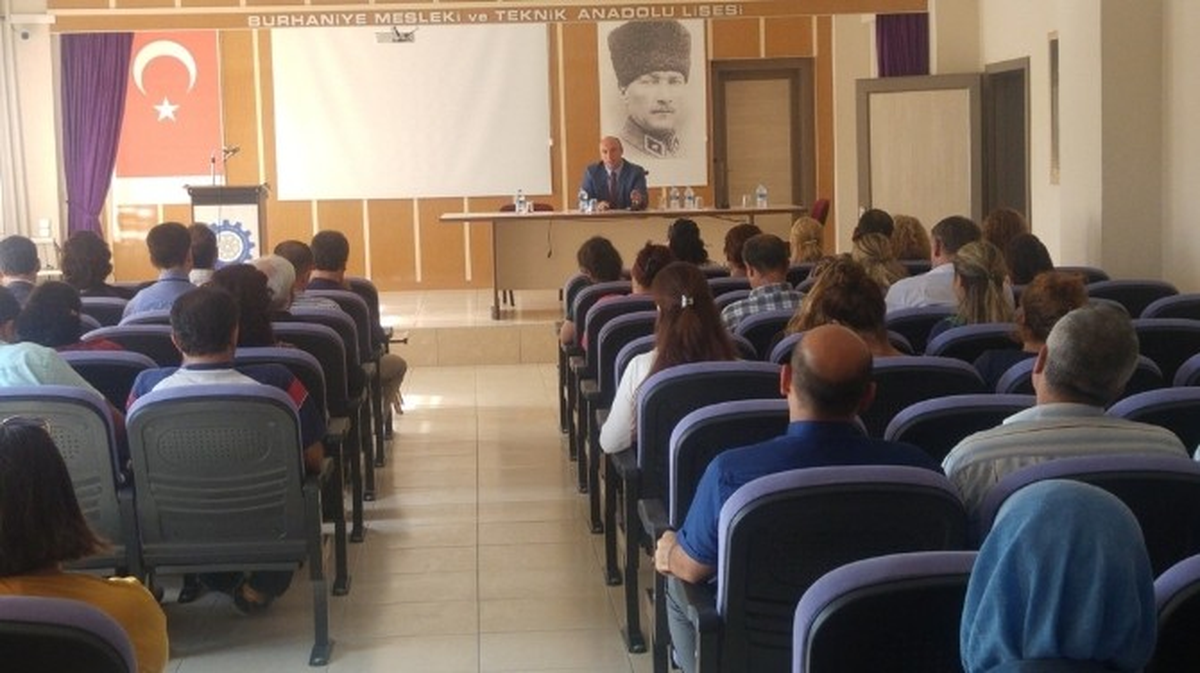 Burhaniye\'de Branş Öğretmenleri İçin Seminer
