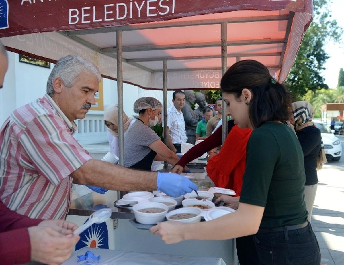 Büyükşehir\'den 30 Bin Kişiye Aşure İkramı