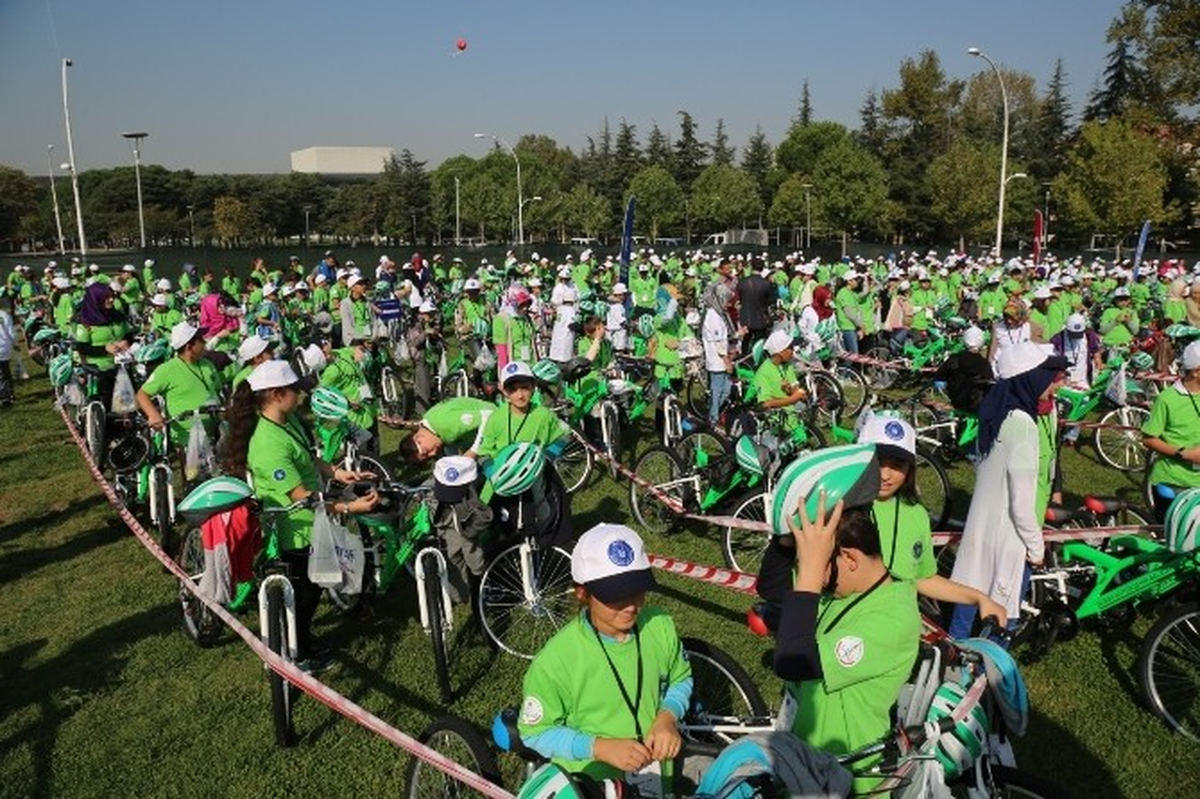 Büyükşehir\'den Başarılı Öğrencilere Bisiklet