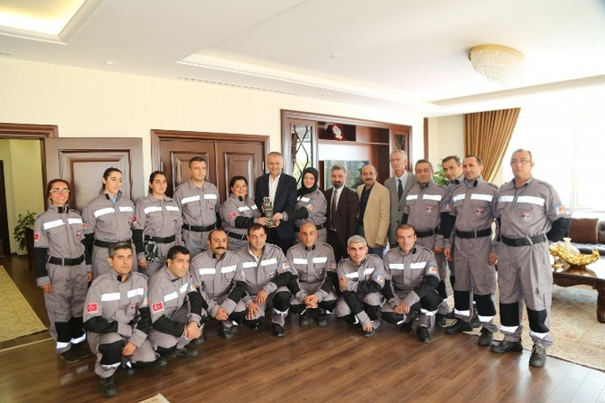 Çekut\'a Altın Karınca Ödülü