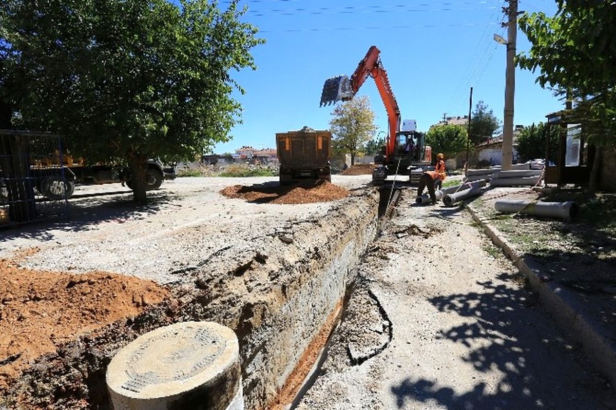 Çivril\'e Toplamda 40 Bin Metre Kanalizasyon Hamlesi