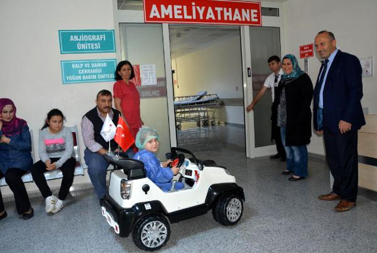 Çocuk Hastalar Ameliyata Oyuncak Araba ile Gidiyor
