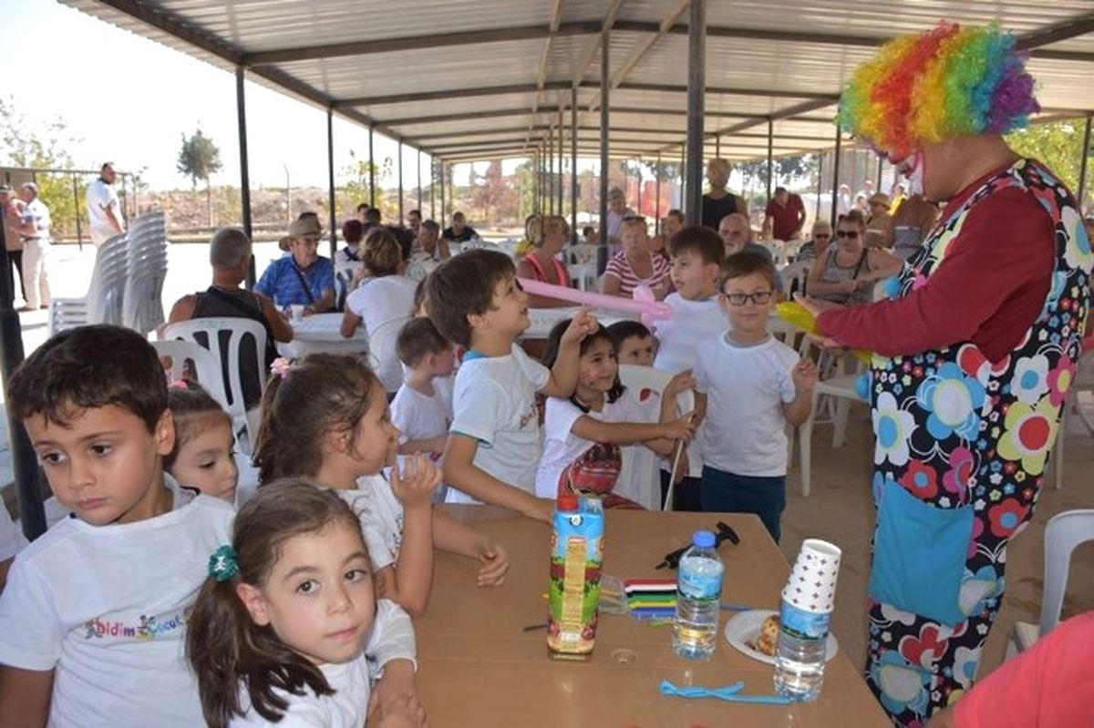 Didim\'de Hayvanseverler ile Sokak Hayvanları Buluştu