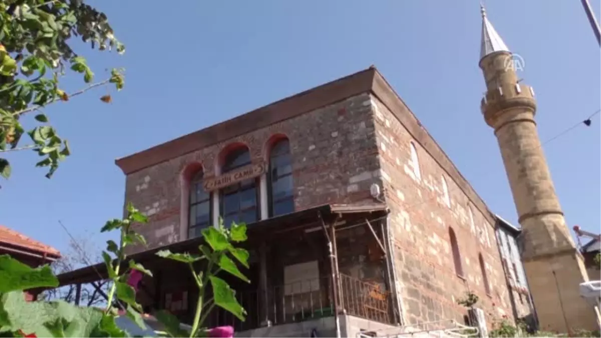 Ecdad Yadigarı Asırlık Camiler - Fatih Camisi