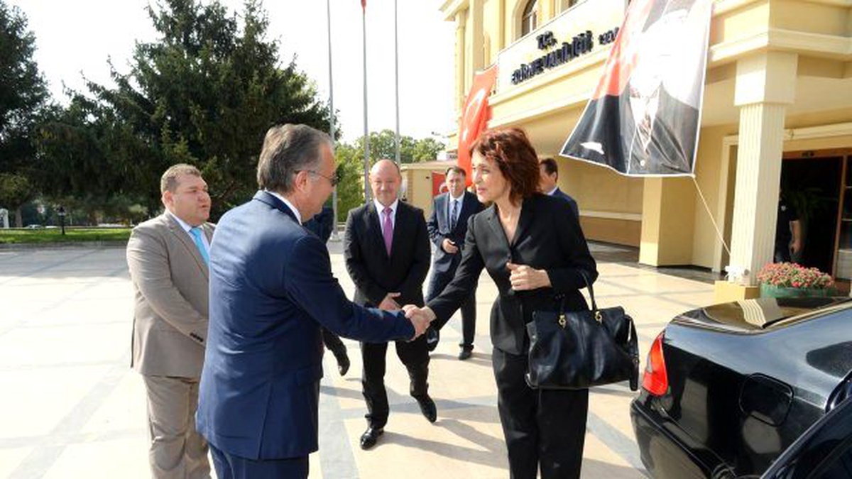 Edirne Valisi Günay Özdemir: "Tır Geçişlerinin Hızlandırılması Sağlanacak"
