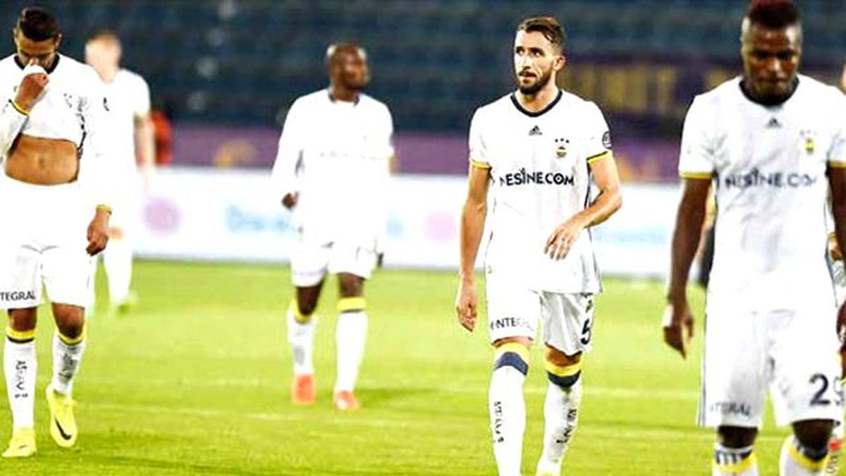 Fenerbahçe, Geriye Düştüğü 19 Maçta Galibiyet Alamadı