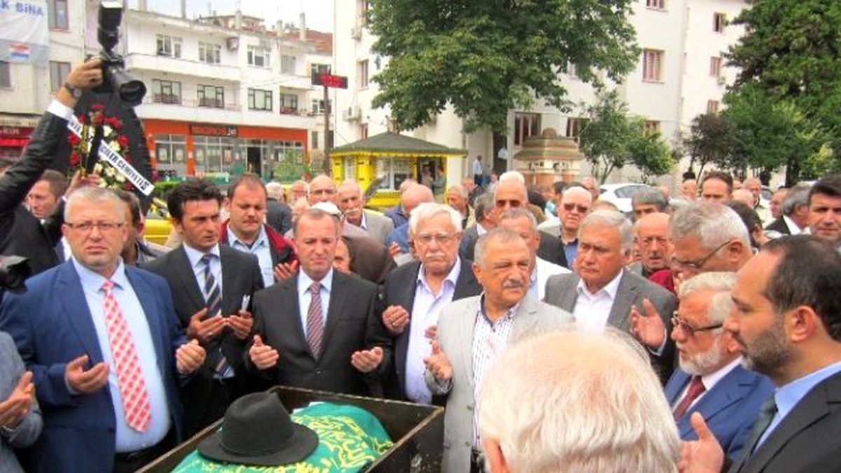 Ünye\'de Gazeteci Kocaoğlu Toprağa Verildi