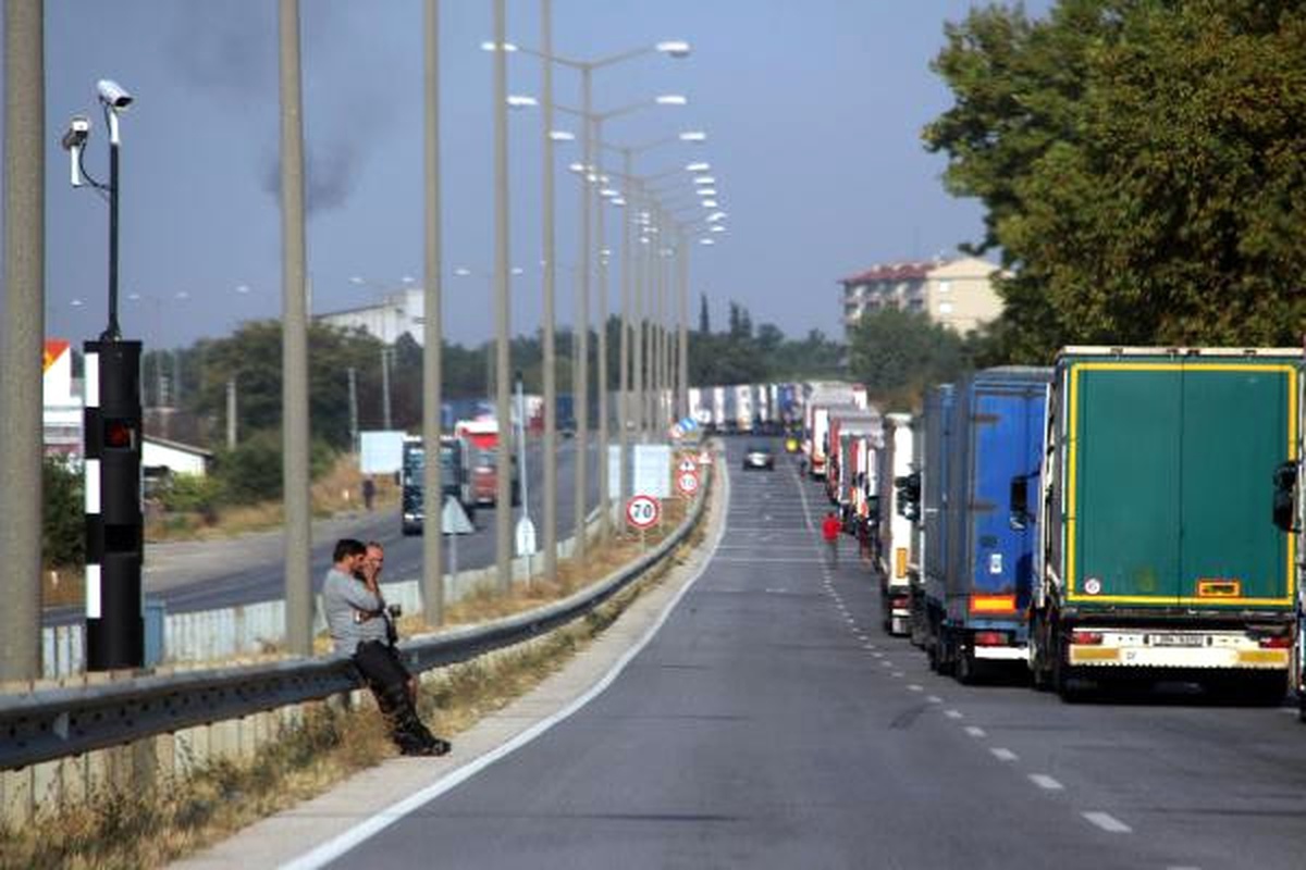 Kapıkule\'de Tır Kuyruğu 5\'nci Gününde 10 Kilometreye Düştü