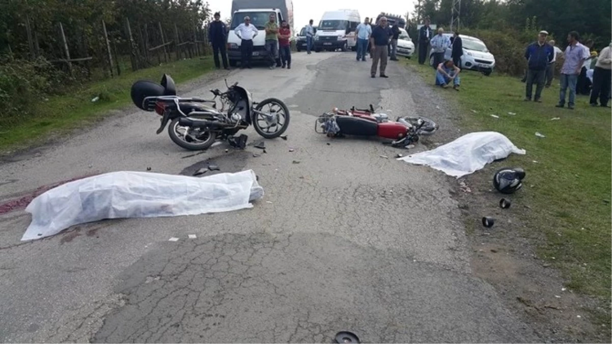 Karşılıklı Çarpışan Motosikletlerin Sürücüleri Öldü
