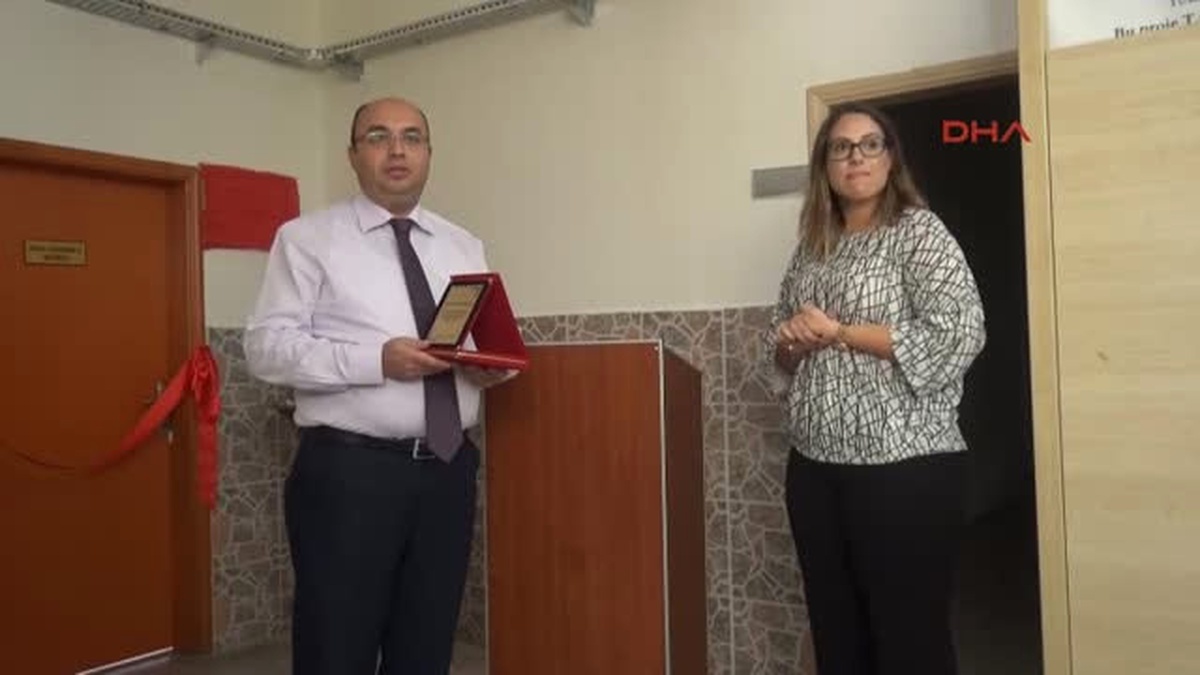 Kemer Çocukluktan Beri Okuduğu Kitaplarla Okul Kütüphanesi Yaptı