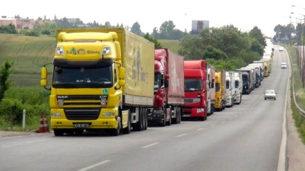 Komşu Kapıyı Açtı, Tır Kuyruğu Erimeye Başladı