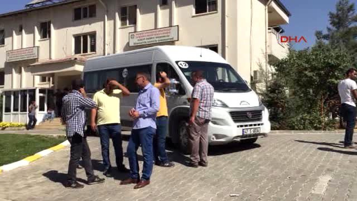 Mardin - Belediye\'nin Kendilerinden Zorunlu Bağış İstediğini İddia Eden Servisçiler Eylem Yaptı