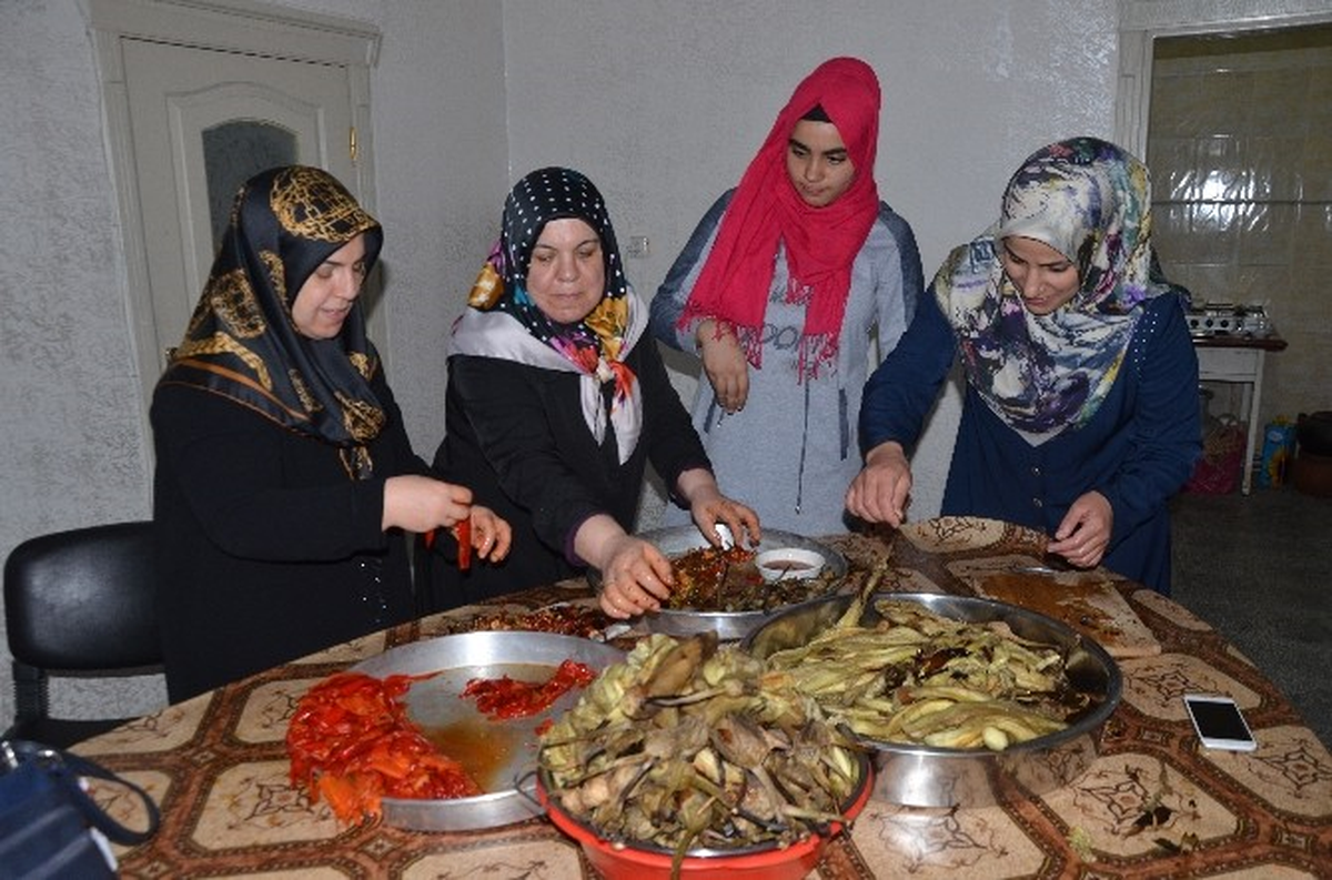 Mardin\'de Kadınların Kışlık Yiyecek Telaşı Başladı