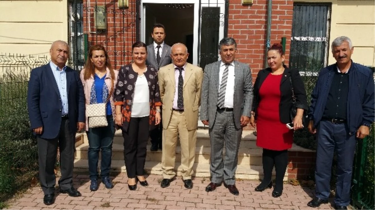 Milletvekili Hürriyet, Çayırova\'da Muhtarları Ziyaret Etti