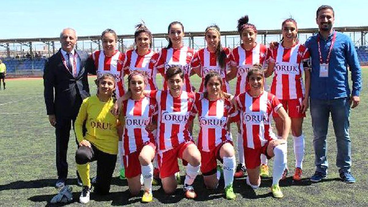 Nusaybin Gençlik Kadın Futbol Takımı Parasızlıktan Ligden Çekiliyor