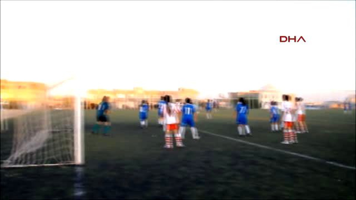 Nusaybin Gençlik Kadın Futbol Takımı Parasızlıktan Ligden Çekiliyor