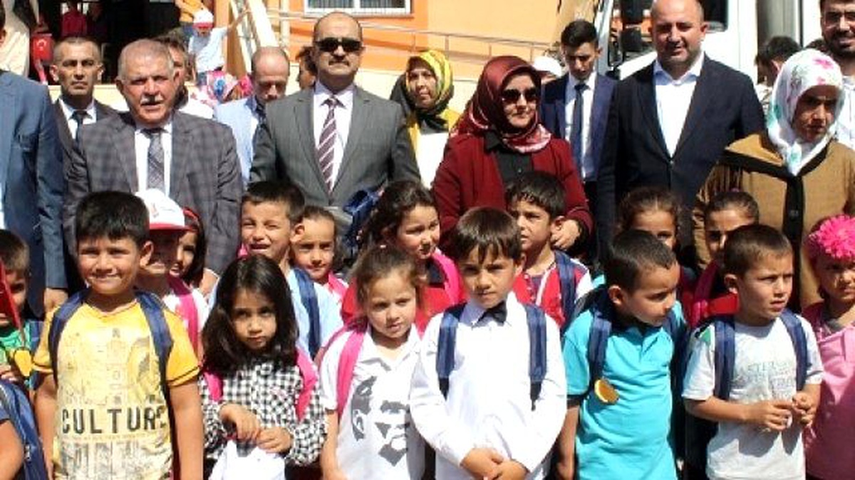 Onikişubat Belediyesinden Kırtasiye Yardımı